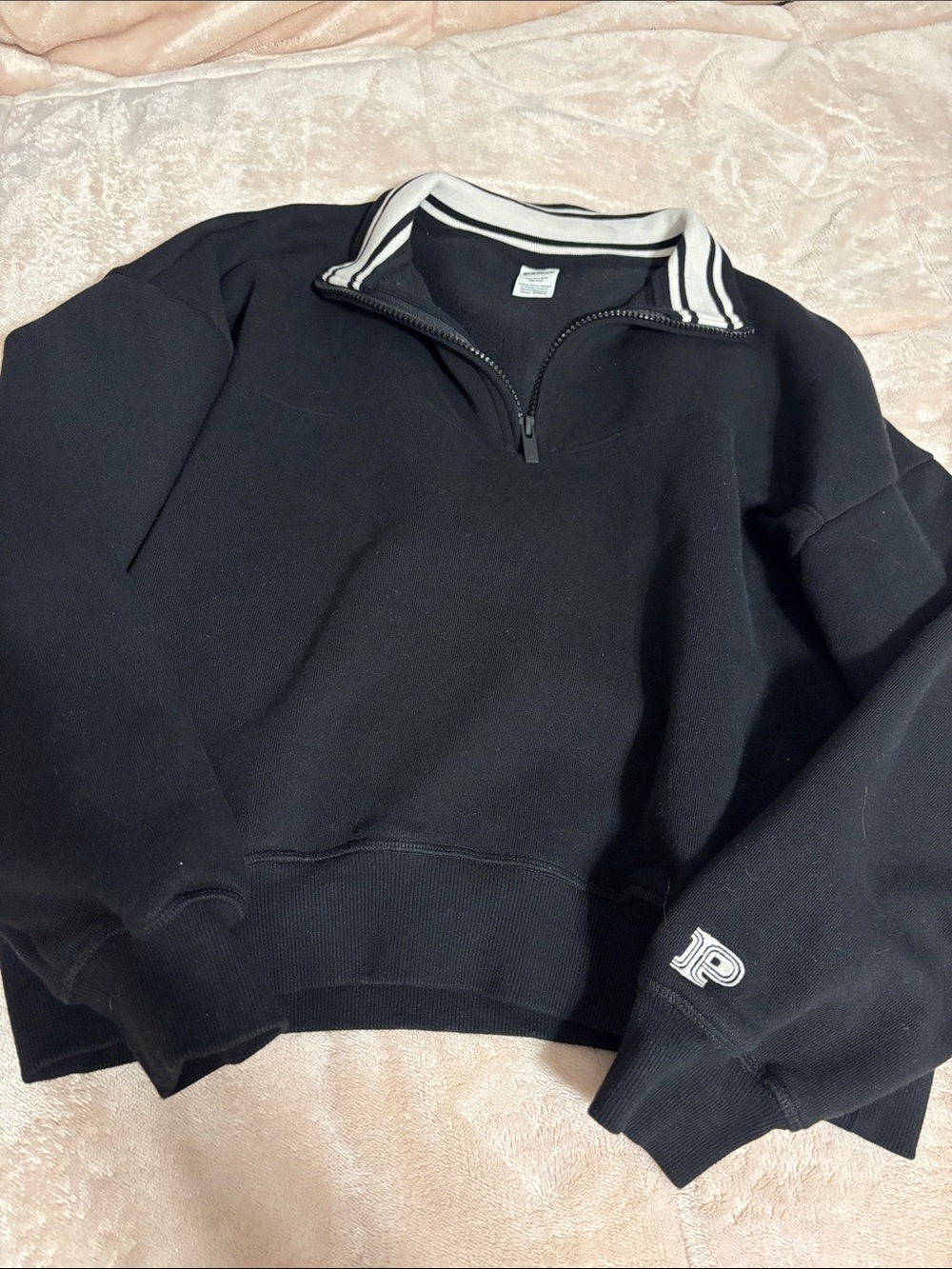 PINK by Victoria’s Secret. Cropped sweatshirt with to zipper